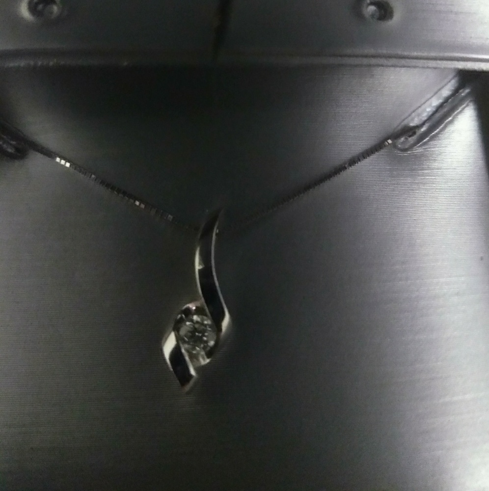 BNWT Sirena 14k WG Diamond solitare pendant